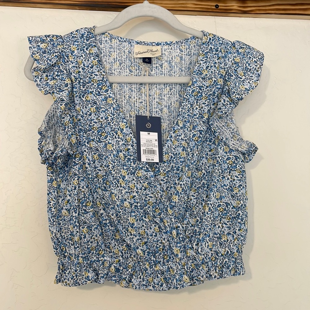 Flutter sleeve crop top